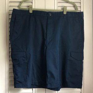Greg Norman Size 42 Shorts in Navy